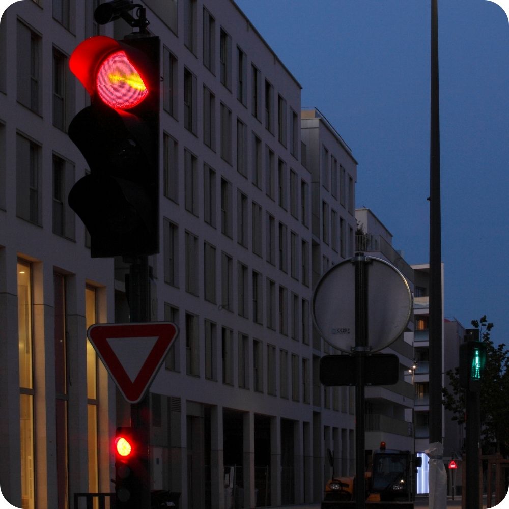 Stélens-signalisation-tricolore-lumineuse-réalisations-feu-rouge-sevcom